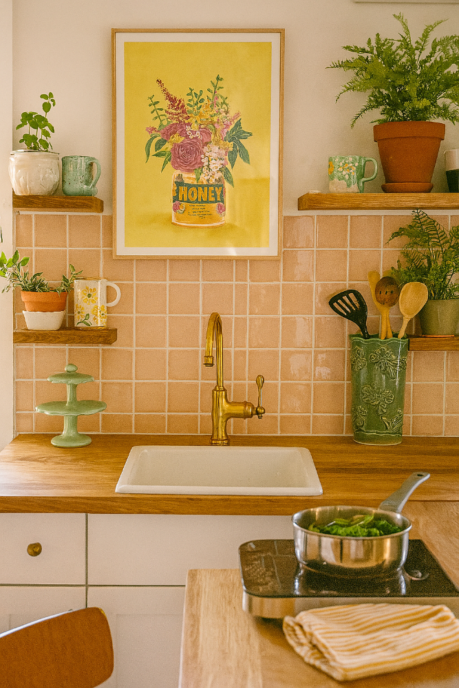 Cuadro "Flowers In a vintage honey can"